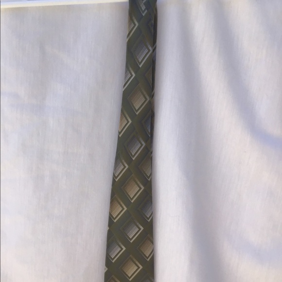 Croft & Barrow Green and Gray 100% Silk Tie - 60” - Picture 2 of 6